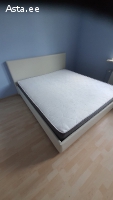 Продам двуспальную кровать